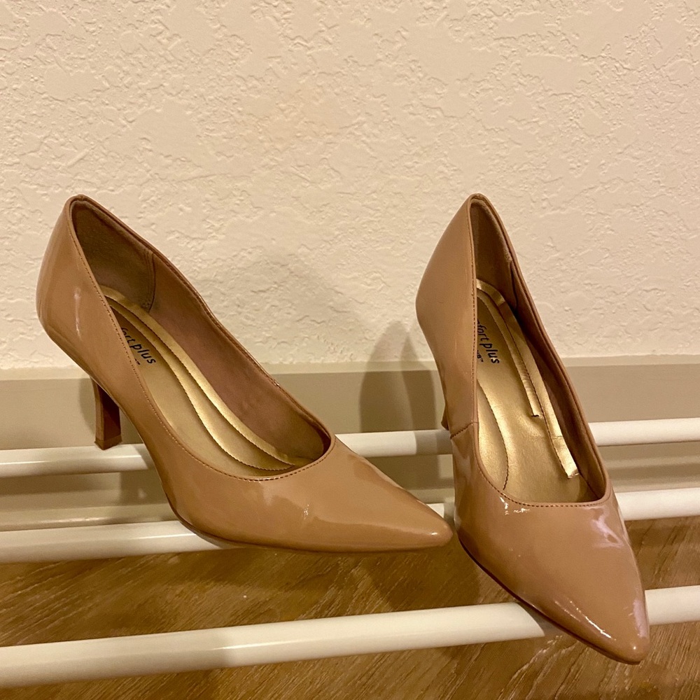 COMFORTABLE Tan Heels